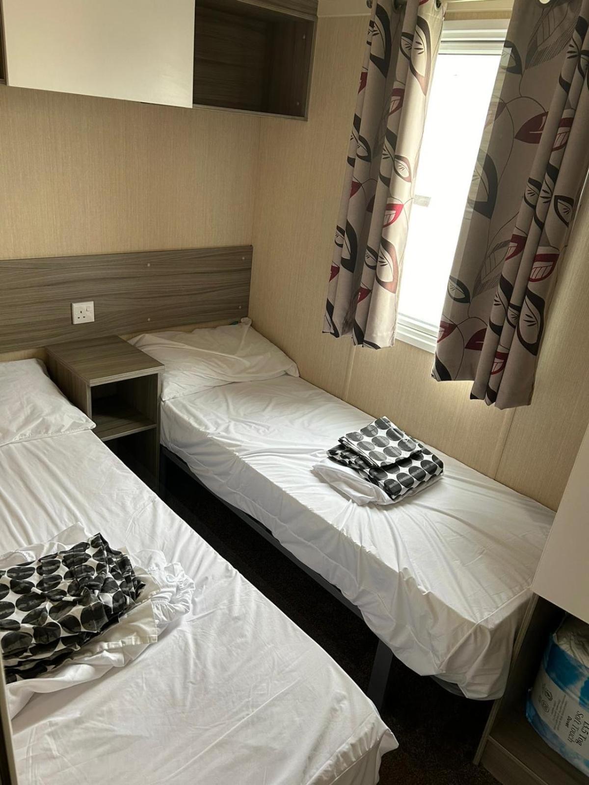 Lido Beach Caravan Prestatyn Extérieur photo